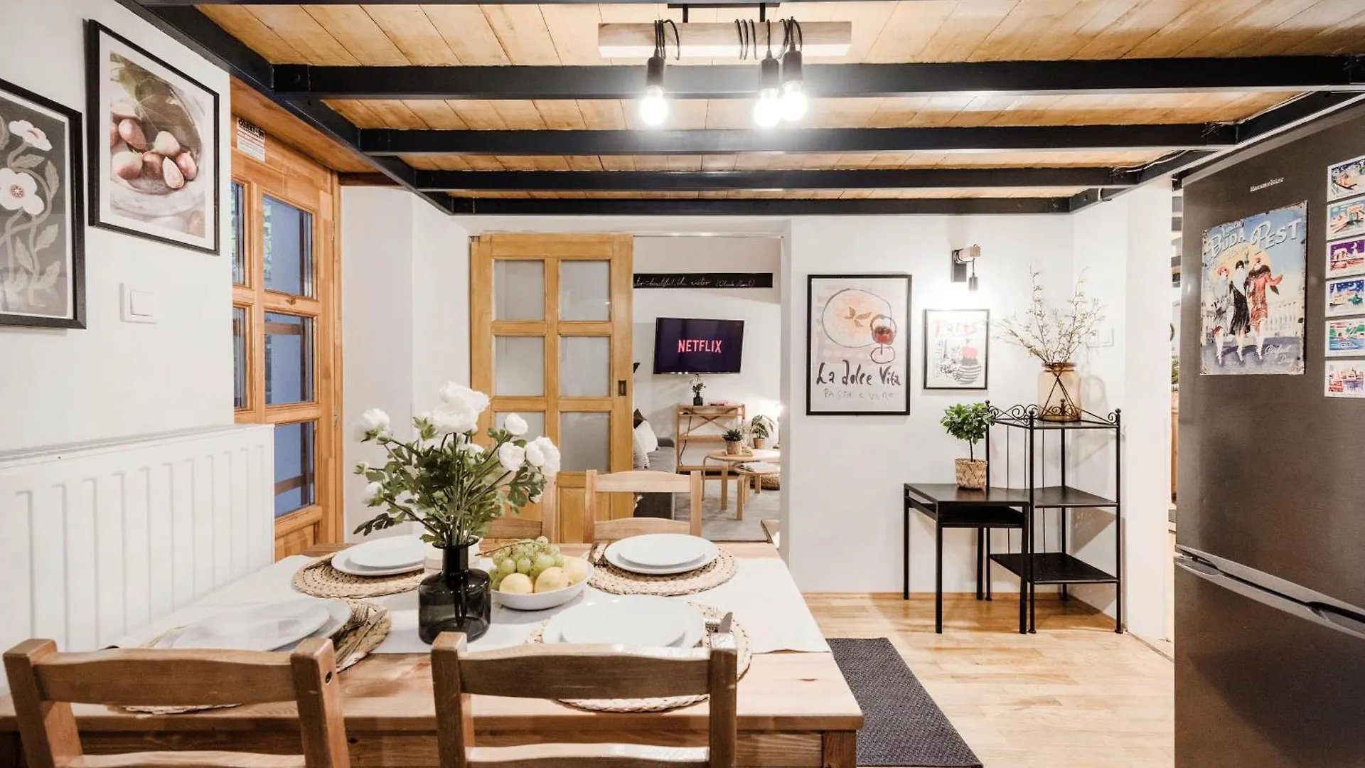 Wellness Wonderland: Garden, Sauna, Jacuzzi In Cbd Budapesta Apartament
