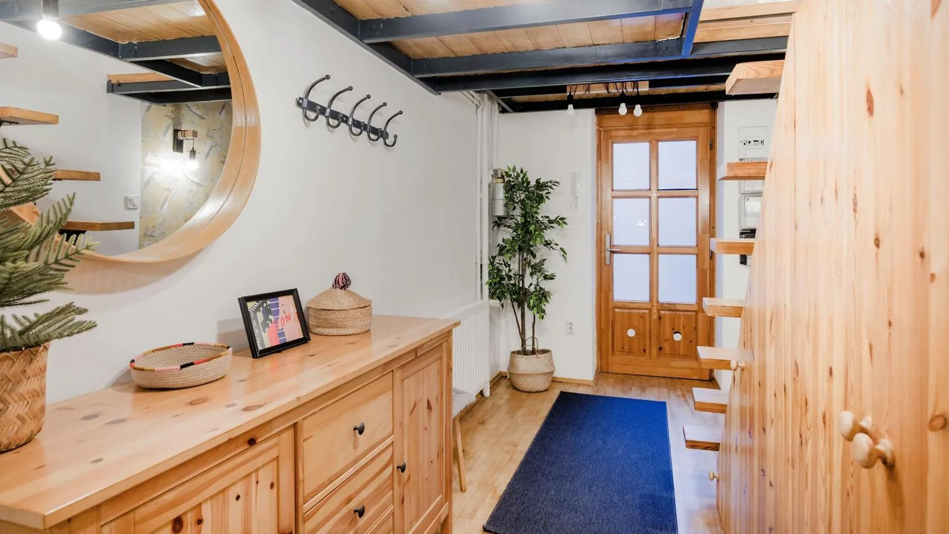 Wellness Wonderland: Garden, Sauna, Jacuzzi In Cbd Budapesta