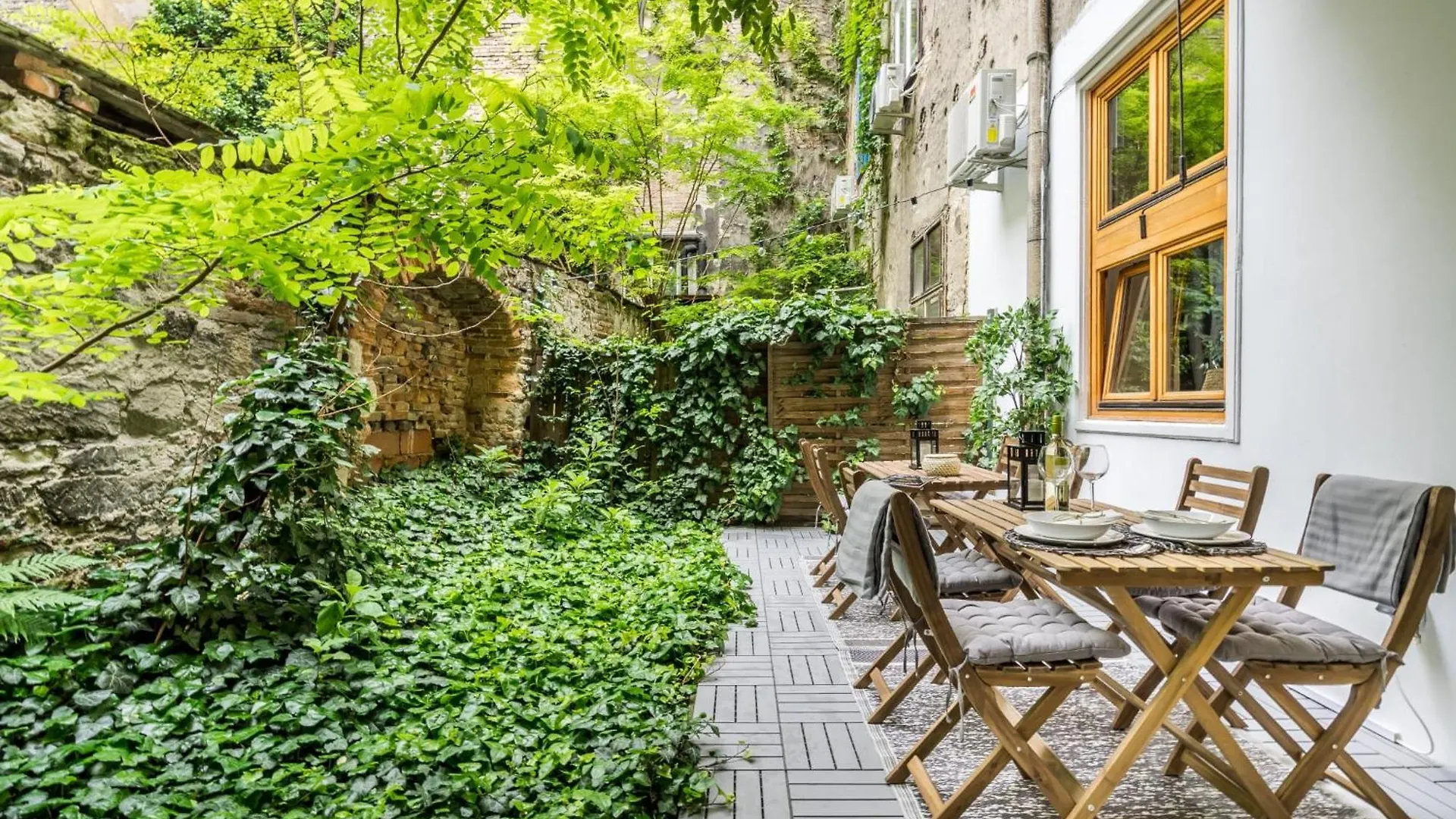 Wellness Wonderland: Garden, Sauna, Jacuzzi In Cbd Budapesta Apartament