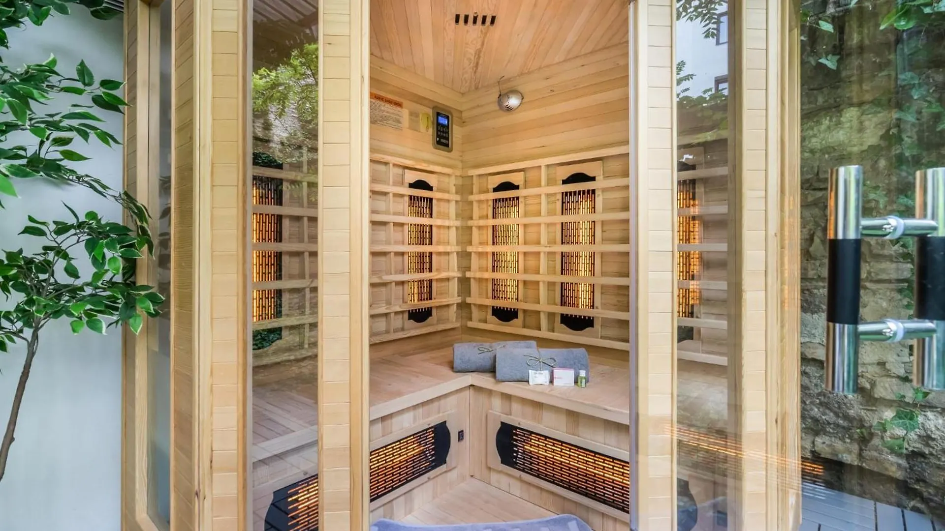 Apartament Wellness Wonderland: Garden, Sauna, Jacuzzi In Cbd Budapesta