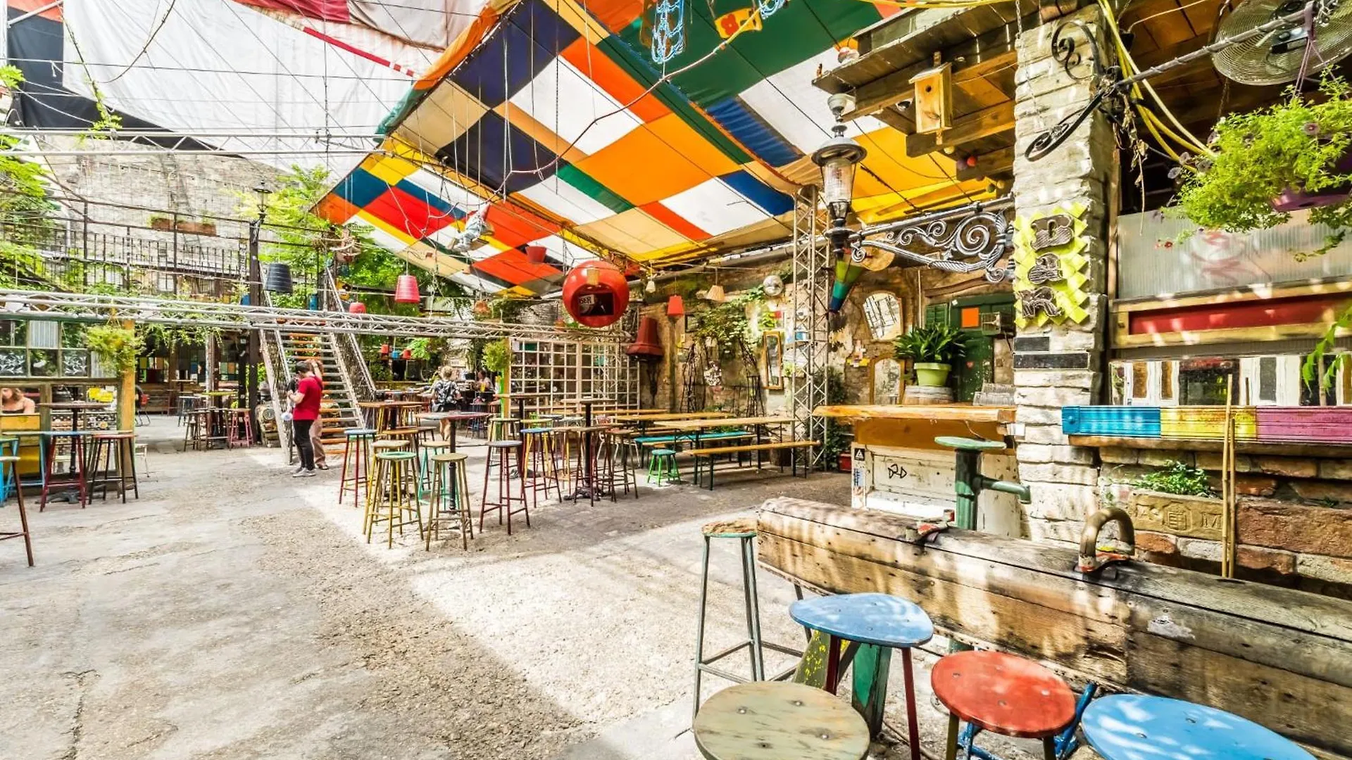 Wellness Wonderland: Garden, Sauna, Jacuzzi In Cbd Budapesta Ungaria