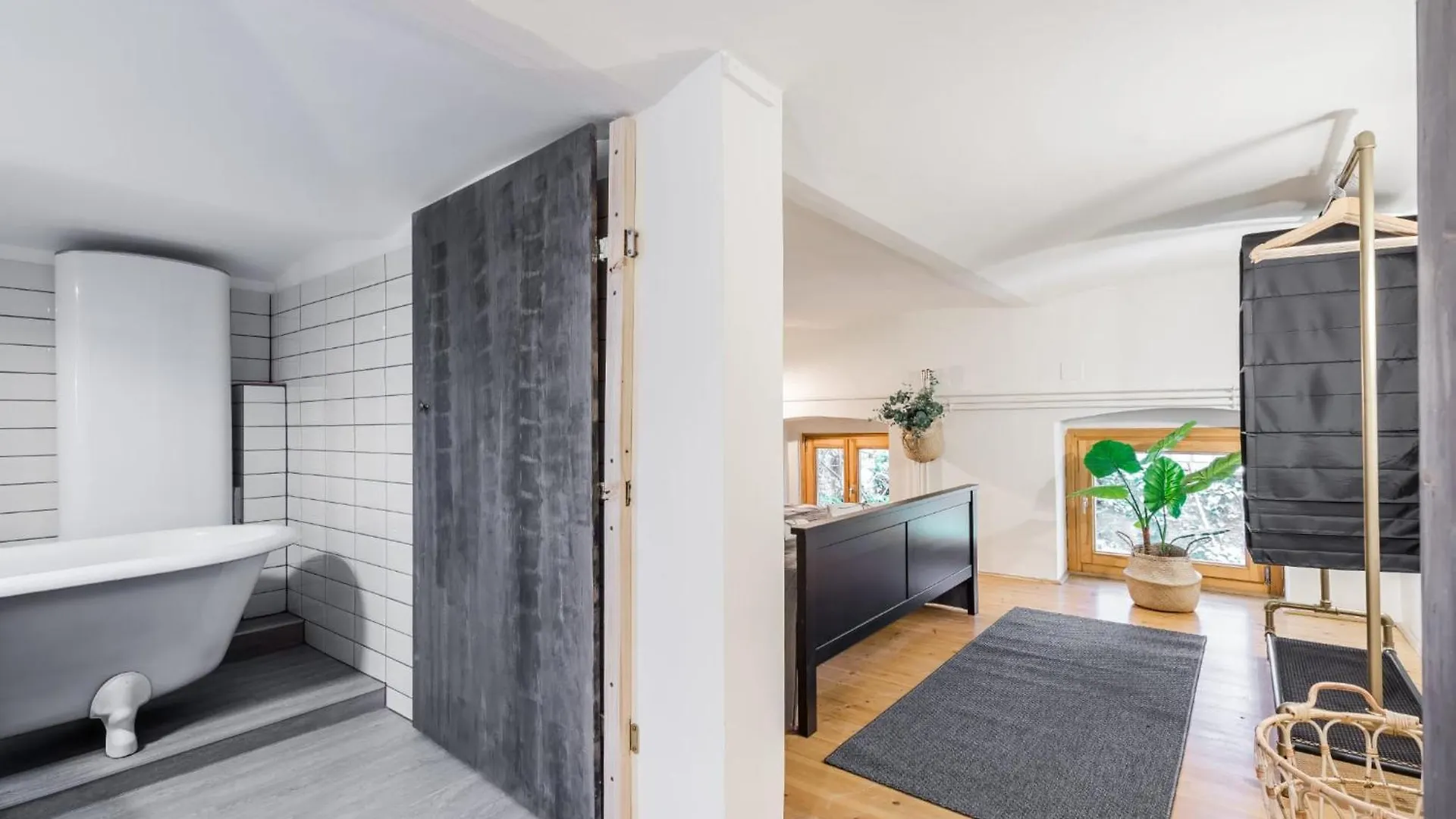 Wellness Wonderland: Garden, Sauna, Jacuzzi In Cbd Budapesta Apartament
