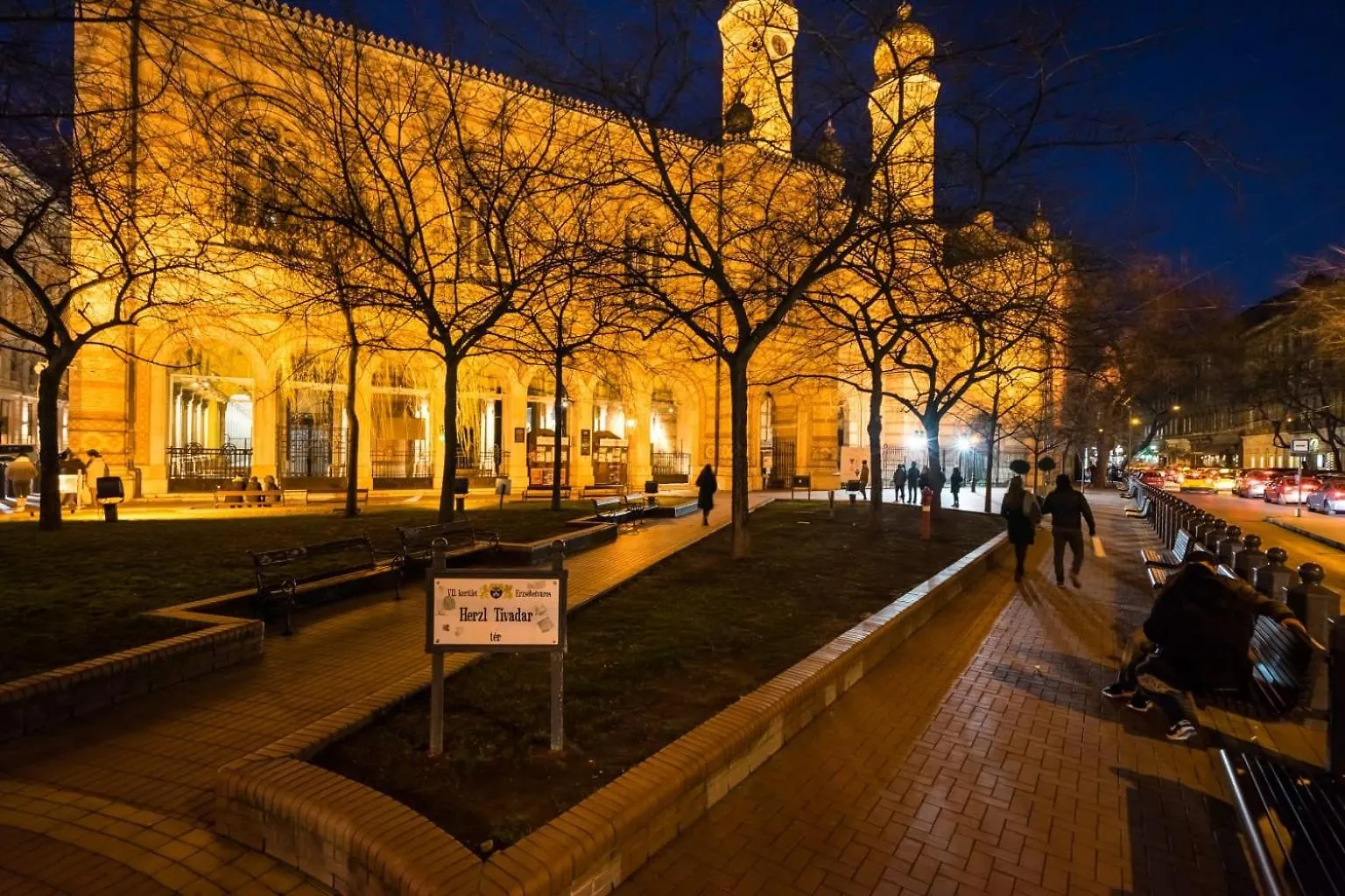 Wellness Wonderland: Garden, Sauna, Jacuzzi In Cbd Budapesta Apartament