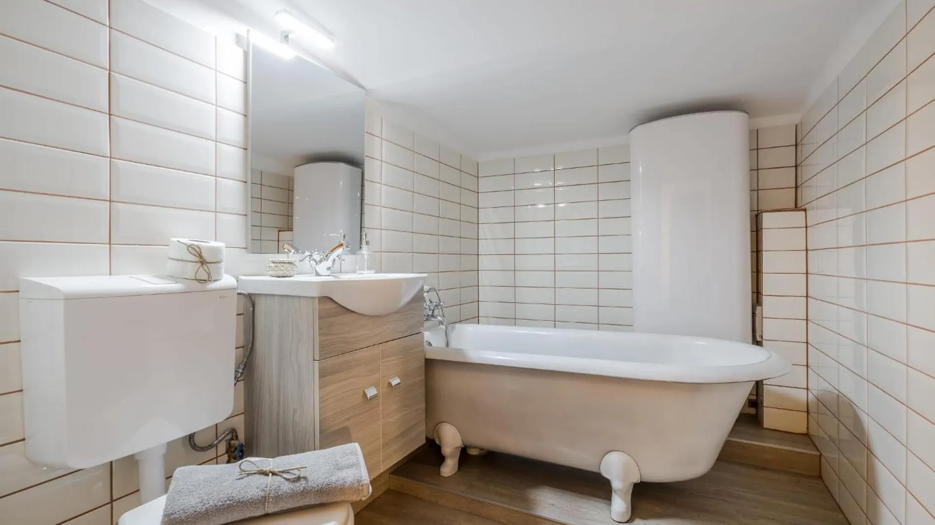 Apartament Wellness Wonderland: Garden, Sauna, Jacuzzi In Cbd Budapesta